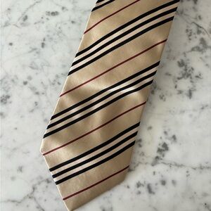 Men’s Burberry tie